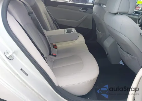 2017 Hyundai Sonata z USA, uszkodzony, nr VIN 5NPE24AF7HH531530